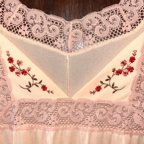 Vintage 70’s Gossard Artemis nightgown Boho Chic Pjs Rayon embroidered large - Picture 4 of 12